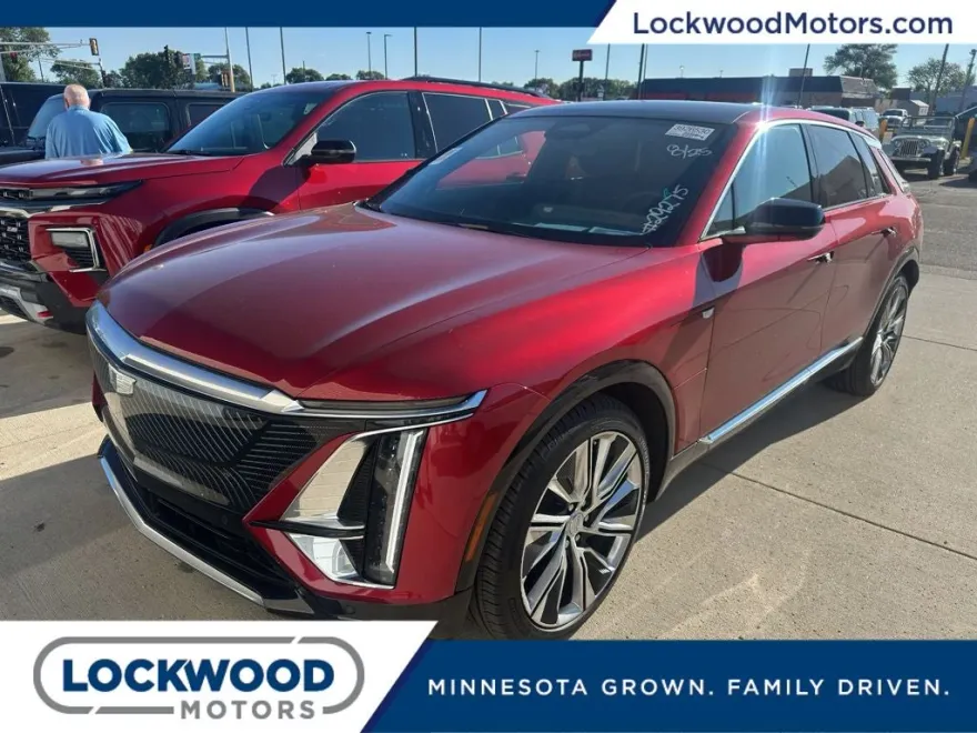 2024 Cadillac Lyriq Luxury photo 1