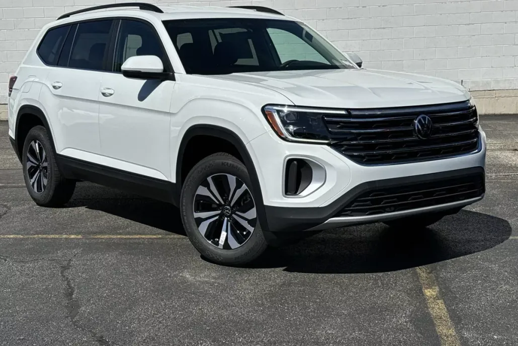 2024 Volkswagen Atlas SE photo 1