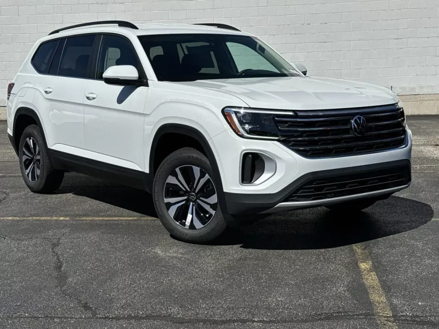 2024 Volkswagen Atlas SE photo 1