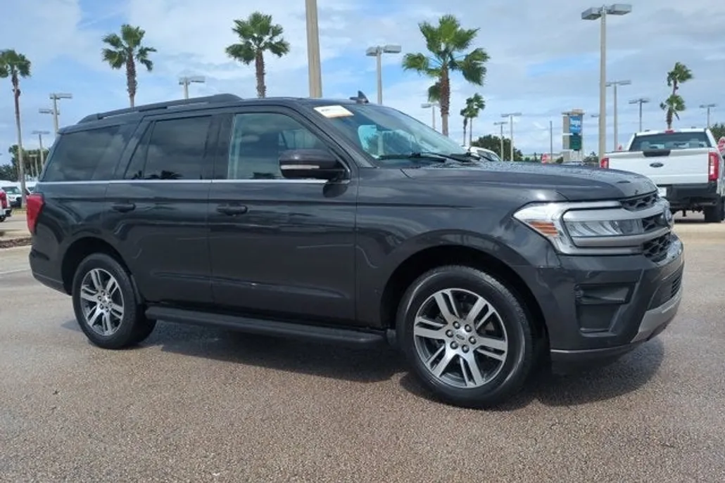 2023 Ford Expedition XLT photo 1