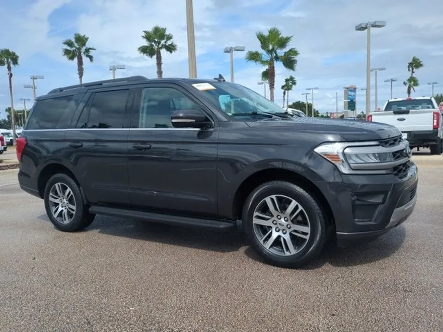 2023 Ford Expedition XLT photo 1