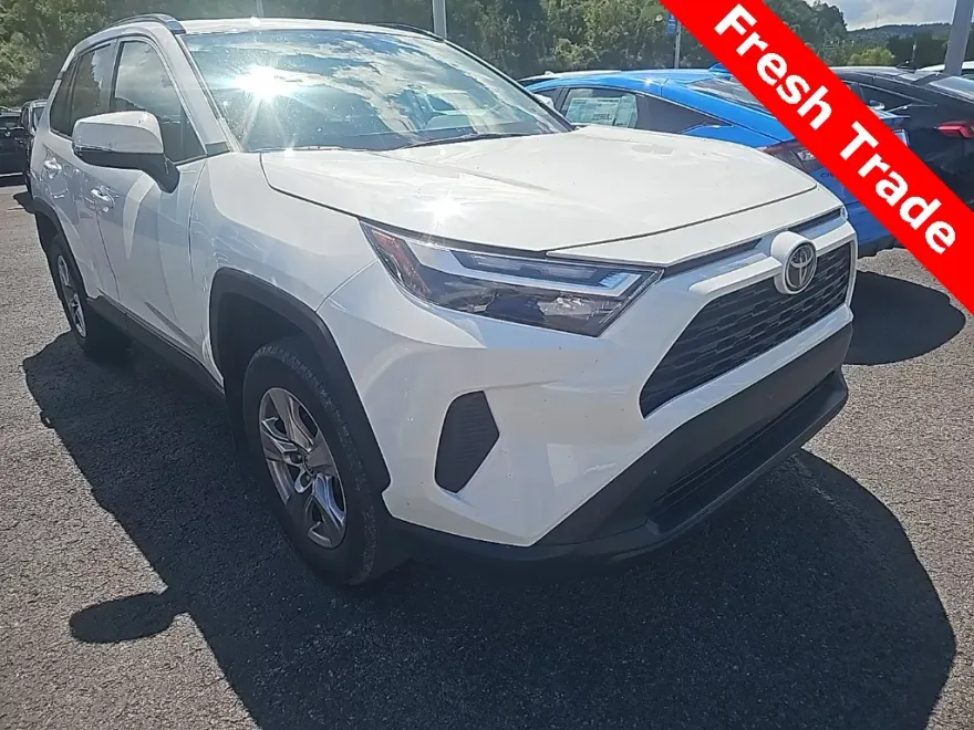 2023 Toyota RAV4 XLE photo 1