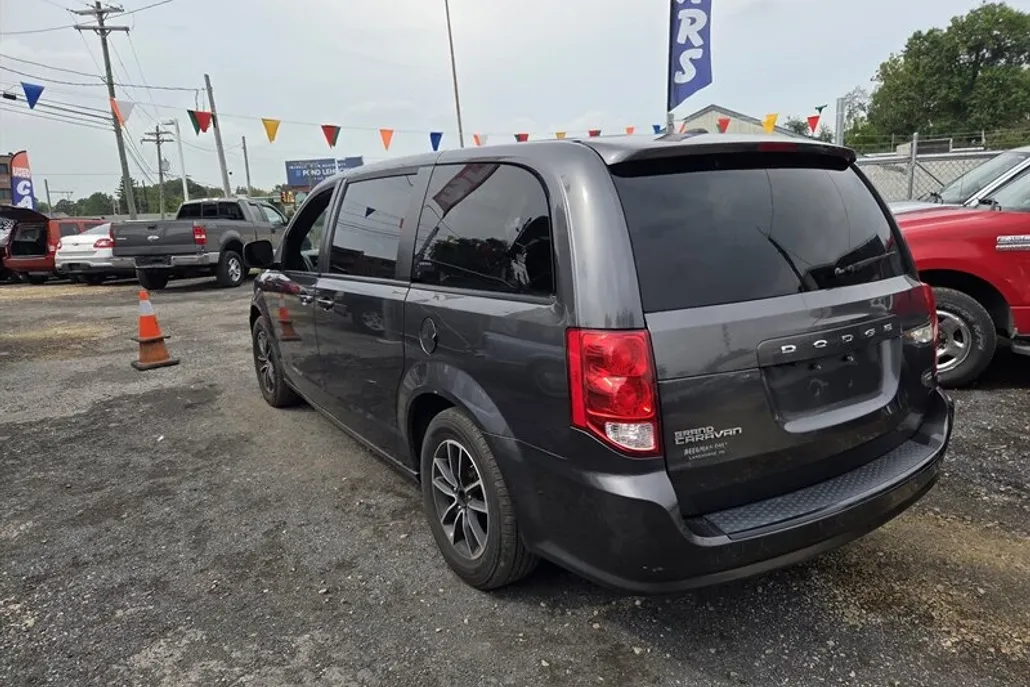 2018 Dodge Grand Caravan SE photo 1