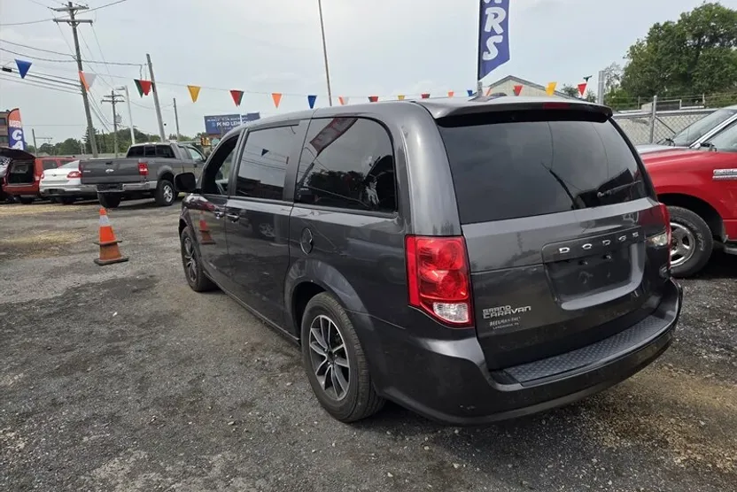 2018 Dodge Grand Caravan SE photo 1