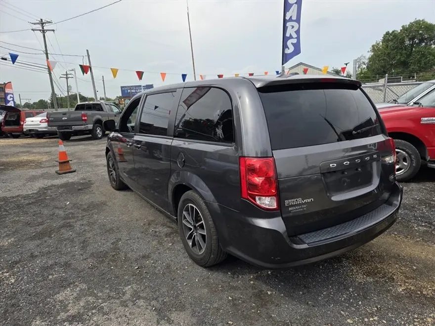 2018 Dodge Grand Caravan SE photo 1