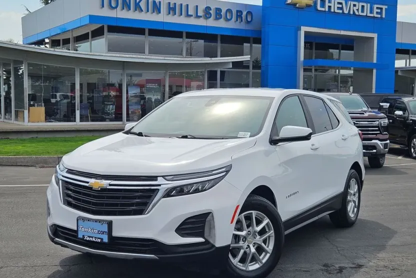 2023 Chevrolet Equinox LT photo 1