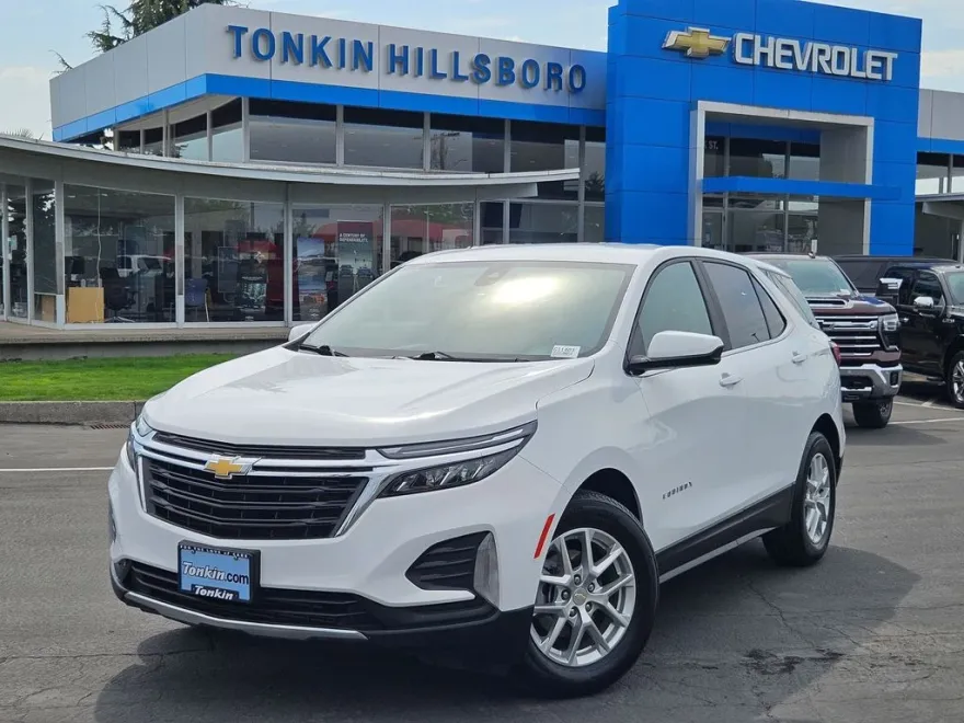 2023 Chevrolet Equinox LT photo 1