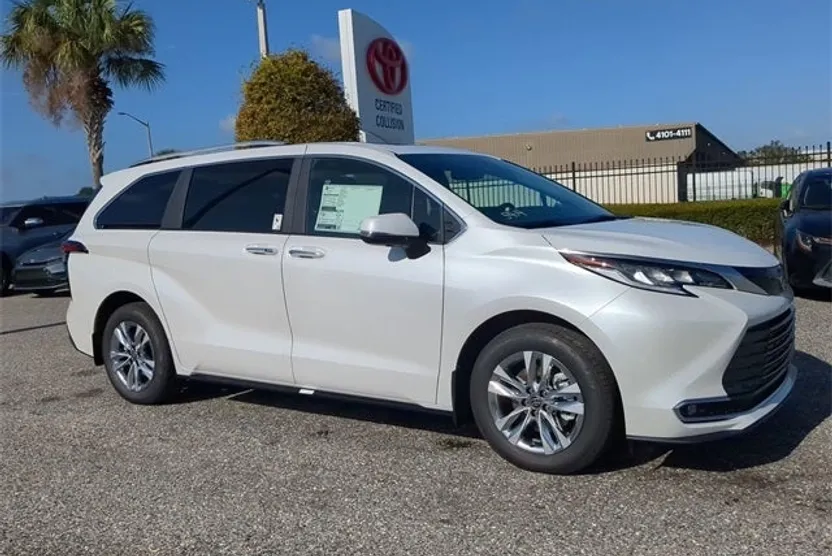 2025 Toyota Sienna Limited photo 1