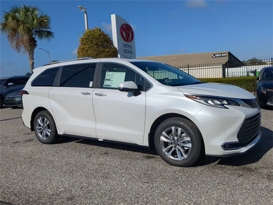 2025 Toyota Sienna Limited photo 1