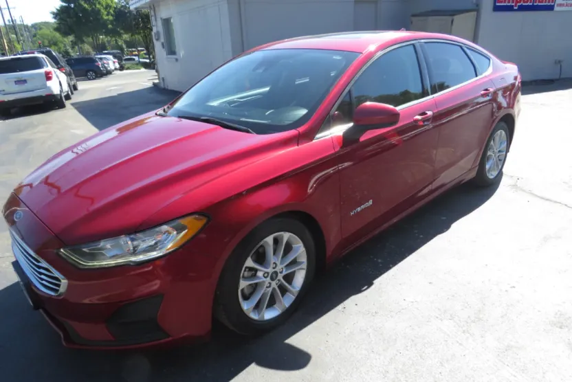 2019 Ford Fusion Hybrid SE photo 1