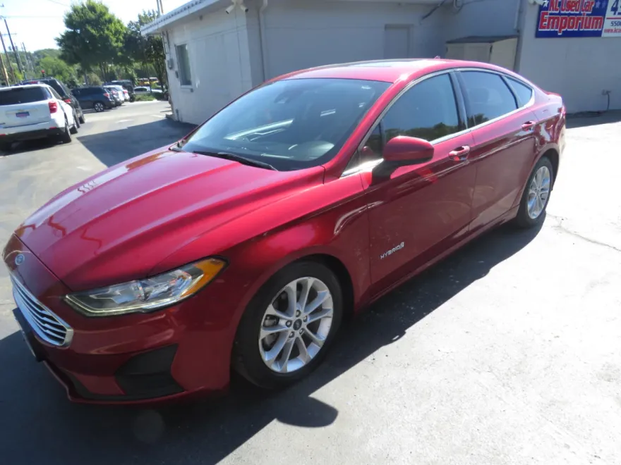 2019 Ford Fusion Hybrid SE photo 1