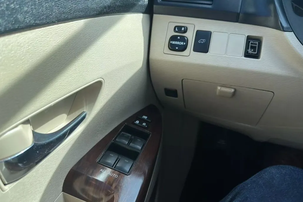 2013 Toyota Venza LE photo 1