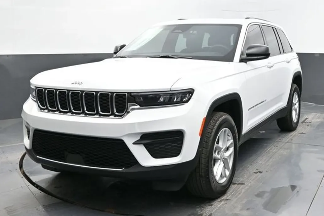 2025 Jeep Grand Cherokee Laredo Altitude photo 1