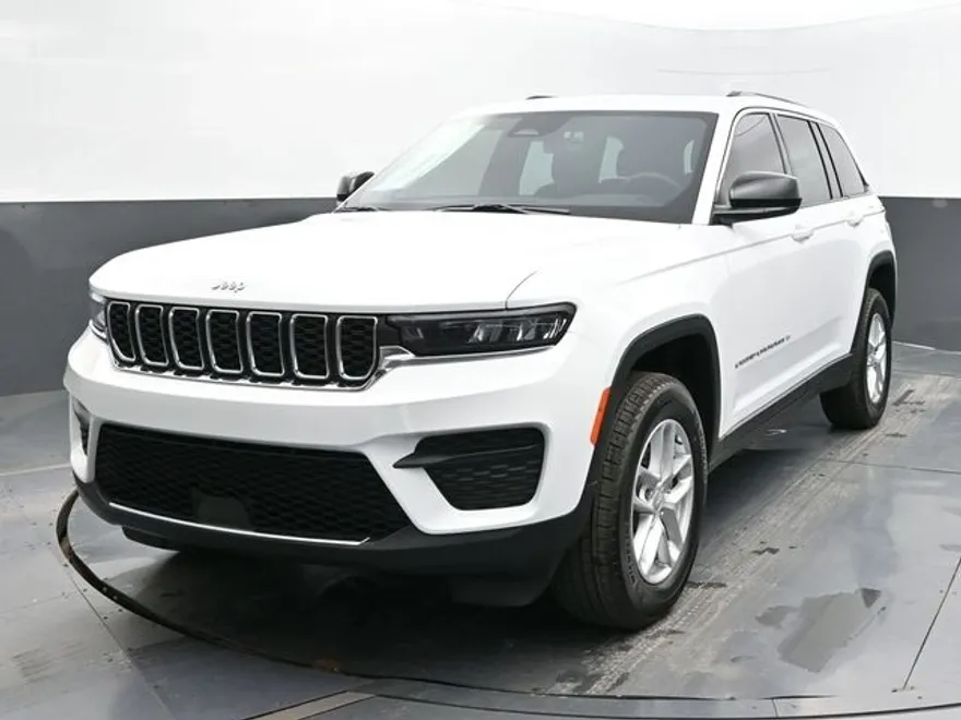 2025 Jeep Grand Cherokee Laredo Altitude photo 1