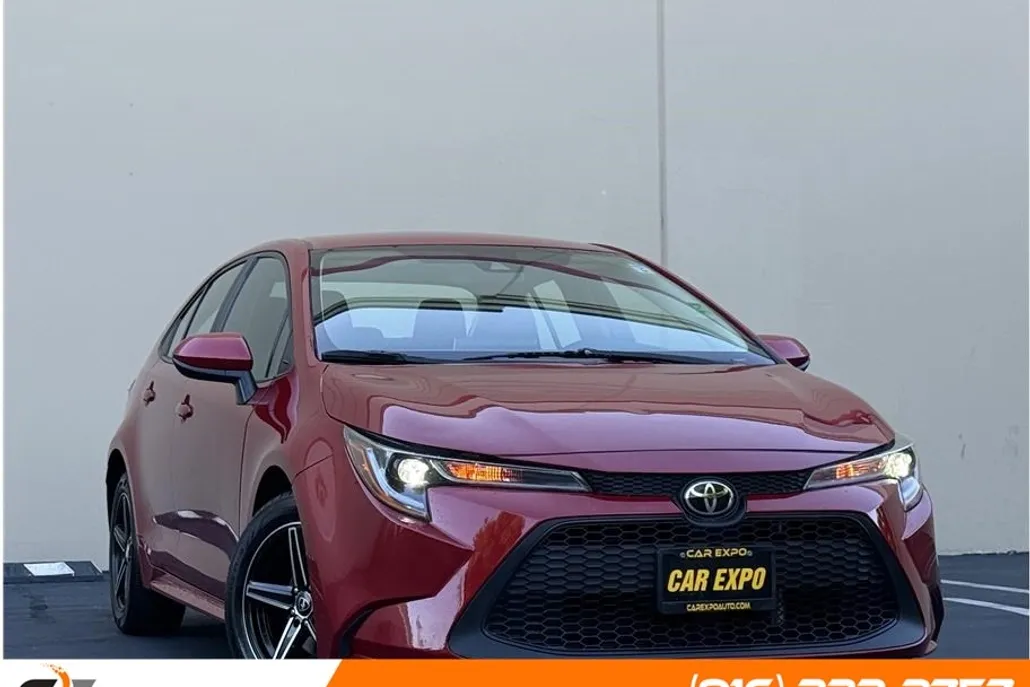 2020 Toyota Corolla LE photo 1