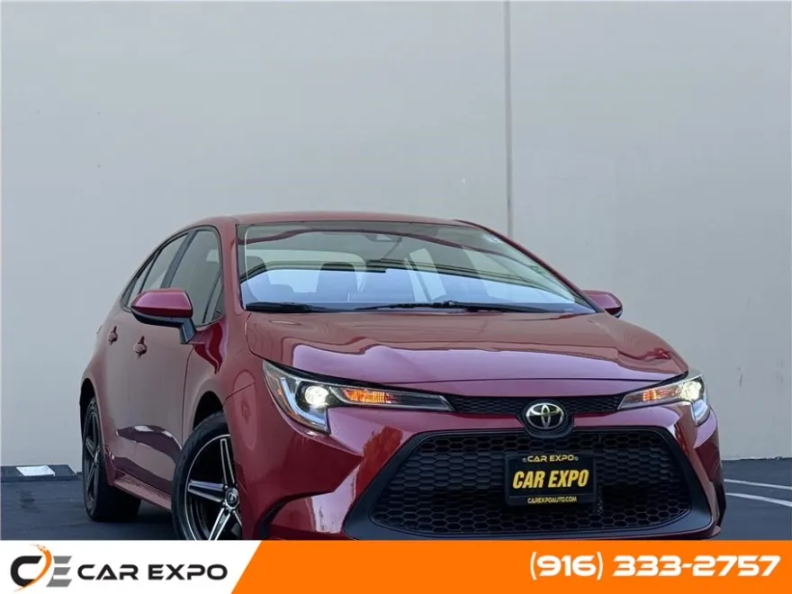 2020 Toyota Corolla LE photo 1