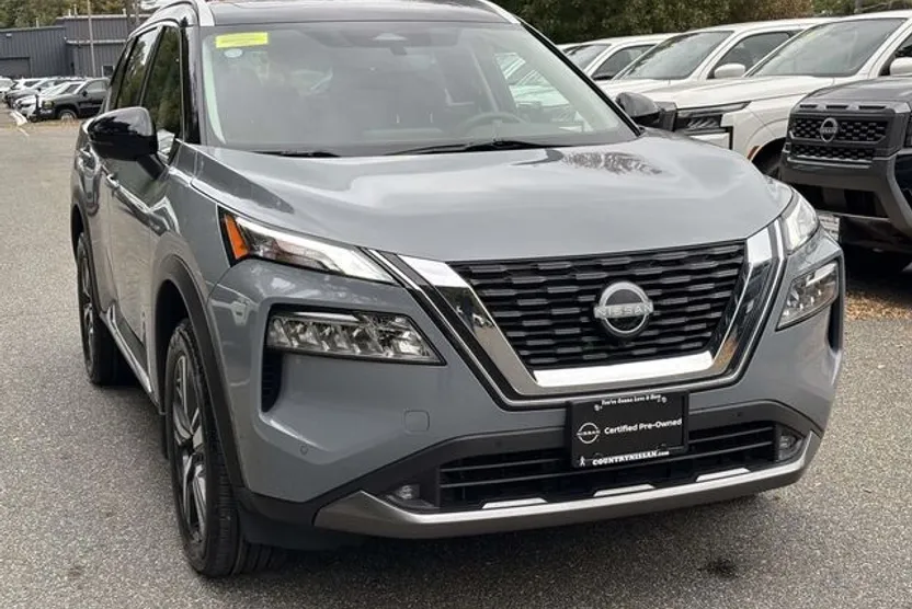 2022 Nissan Rogue SL photo 1