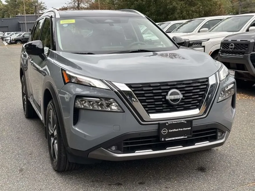 2022 Nissan Rogue SL photo 1