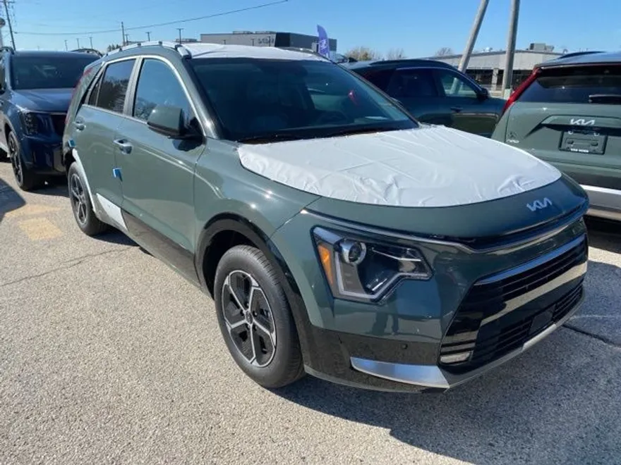 2025 Kia Niro SX photo 1