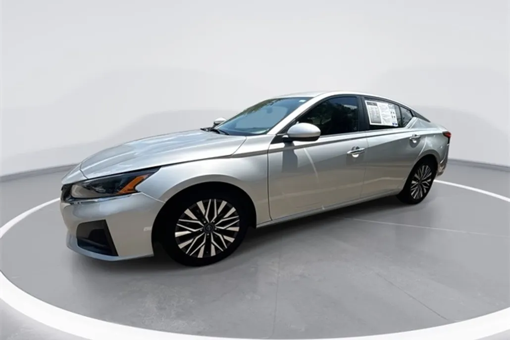 2023 Nissan Altima 2.5 SV photo 1