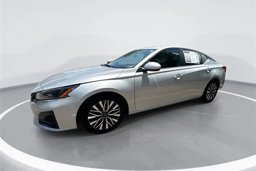 2023 Nissan Altima 2.5 SV photo 1