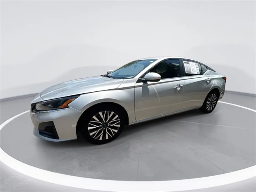 2023 Nissan Altima 2.5 SV photo 1