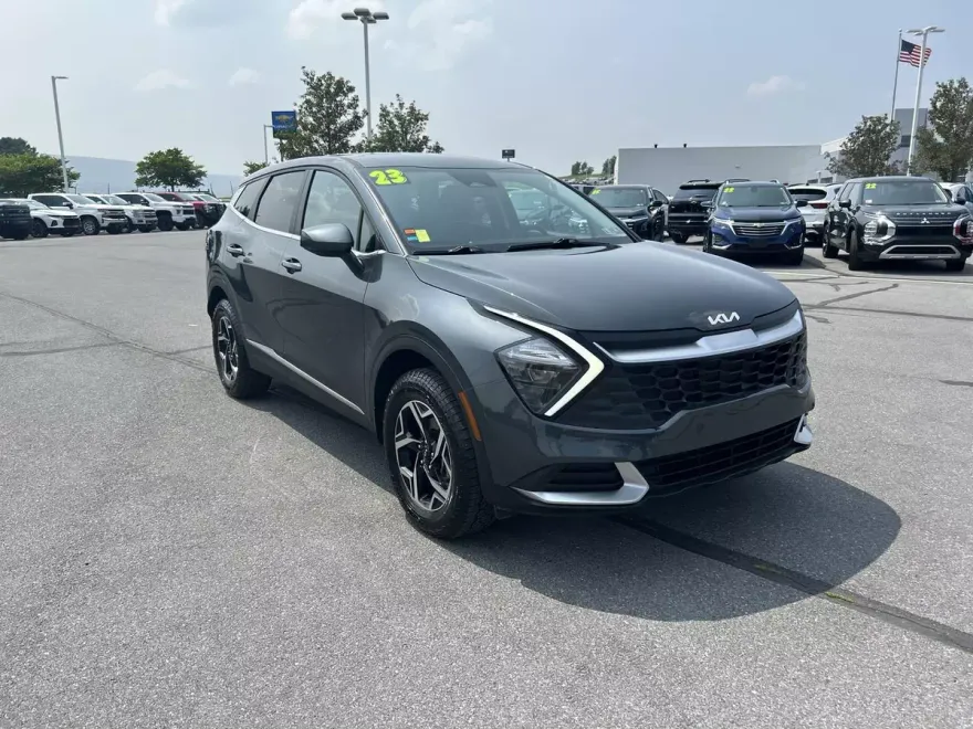 2023 Kia Sportage LX photo 1