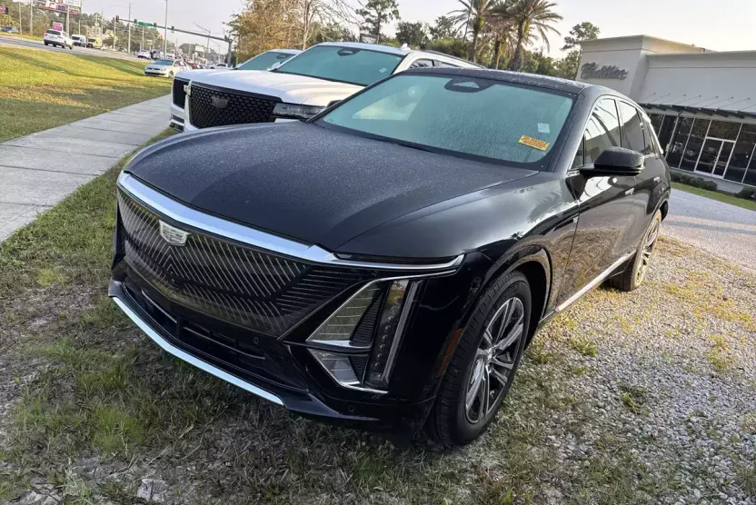 2024 Cadillac Lyriq Luxury photo 1