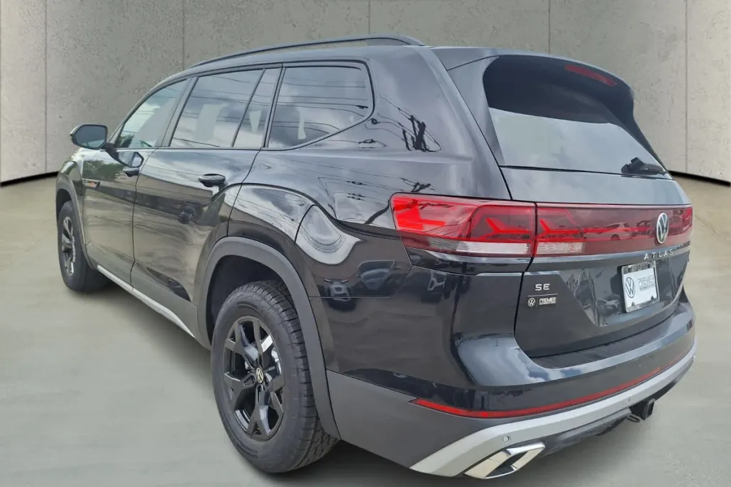 2025 Volkswagen Atlas Peak Edition SE photo 1
