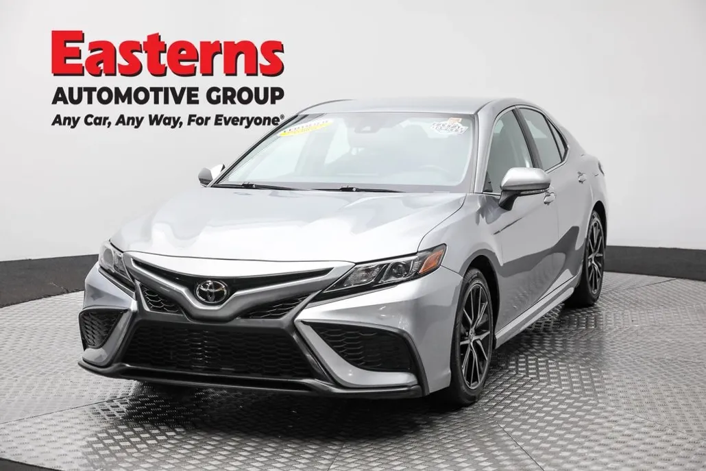 2022 Toyota Camry SE photo 1