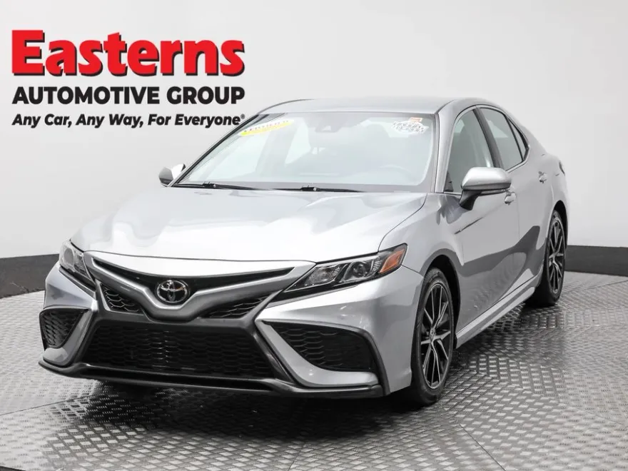 2022 Toyota Camry SE photo 1