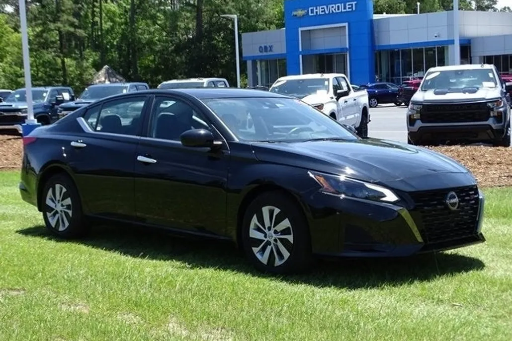 2023 Nissan Altima 2.5 S photo 1