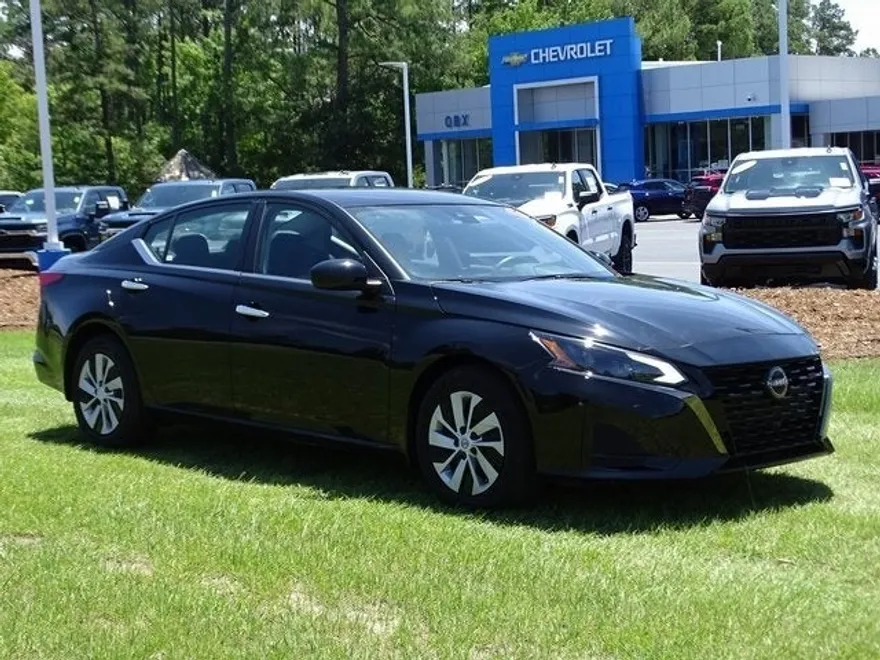 2023 Nissan Altima 2.5 S photo 1