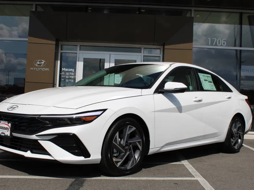 2025 Hyundai Elantra Limited photo 1