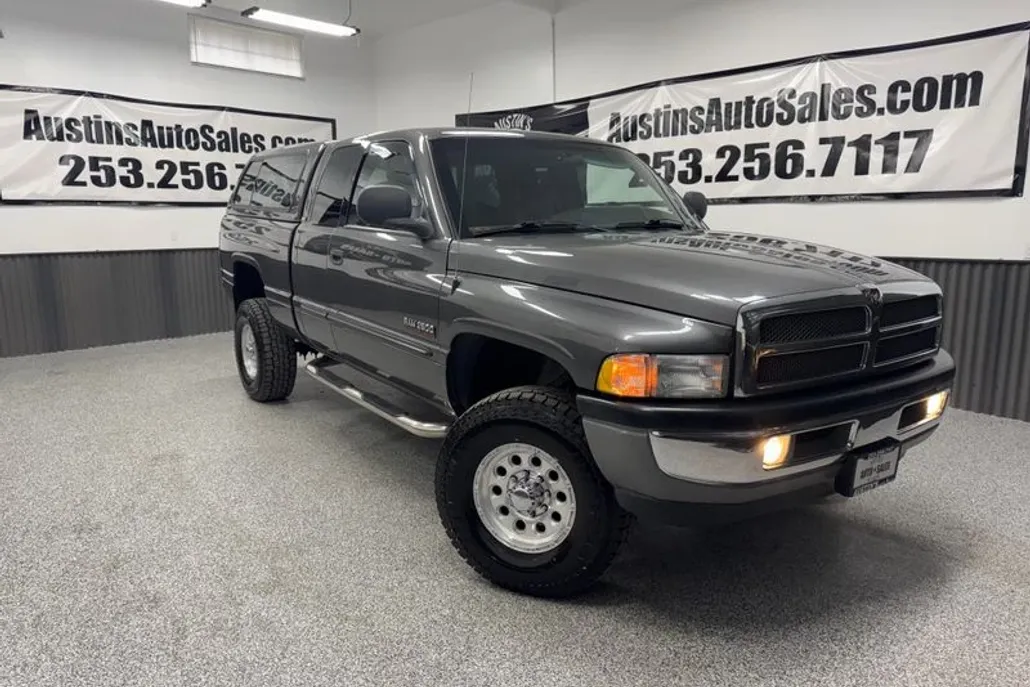 2002 Dodge Ram SLT photo 1