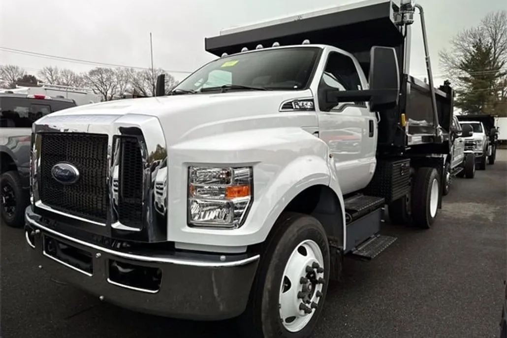 2025 Ford F-650 SuperCab photo 1