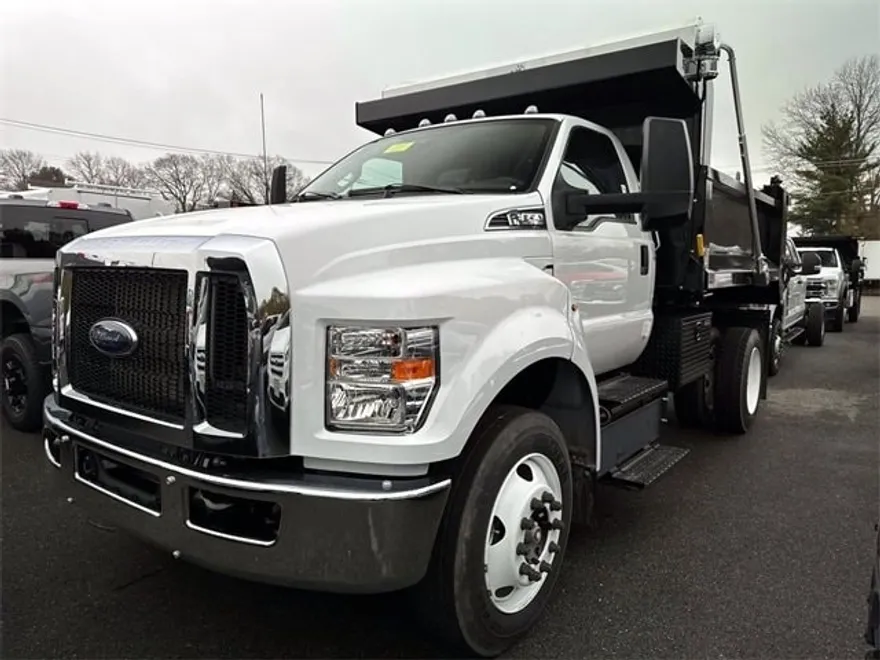 2025 Ford F-650 SuperCab photo 1
