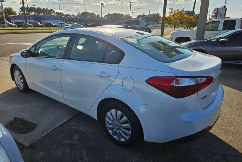 2015 Kia Forte LX photo 1