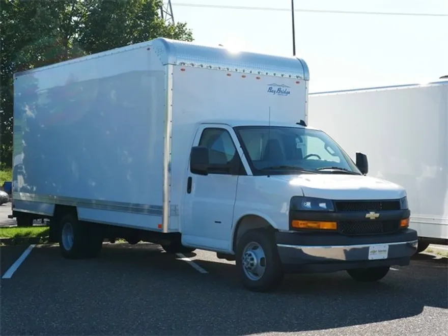 2025 Chevrolet Express Cutaway 3500 photo 1