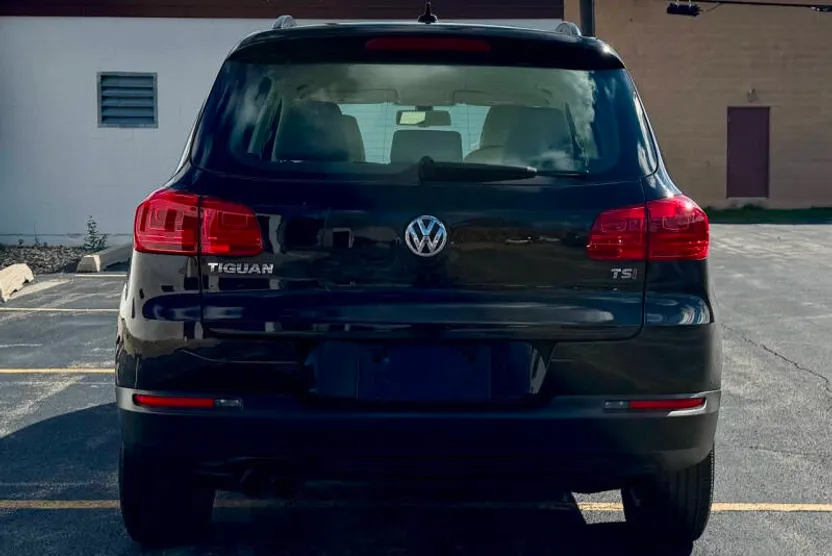 2017 Volkswagen Tiguan S photo 1