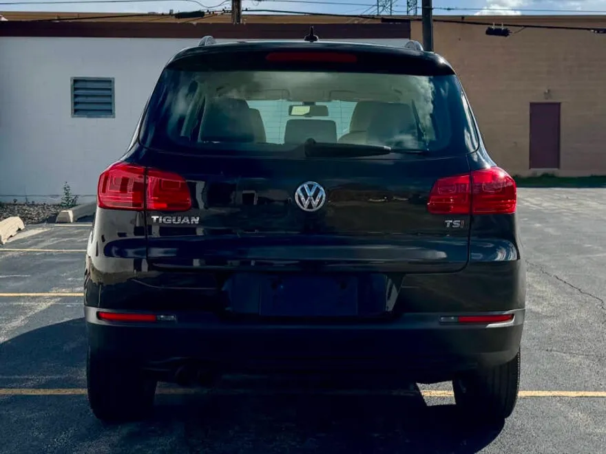 2017 Volkswagen Tiguan S photo 1