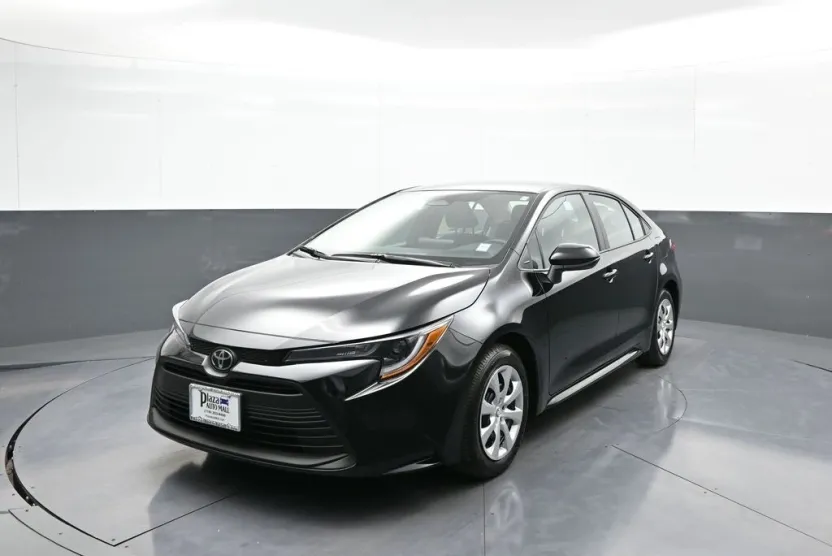 2025 Toyota Corolla LE photo 1