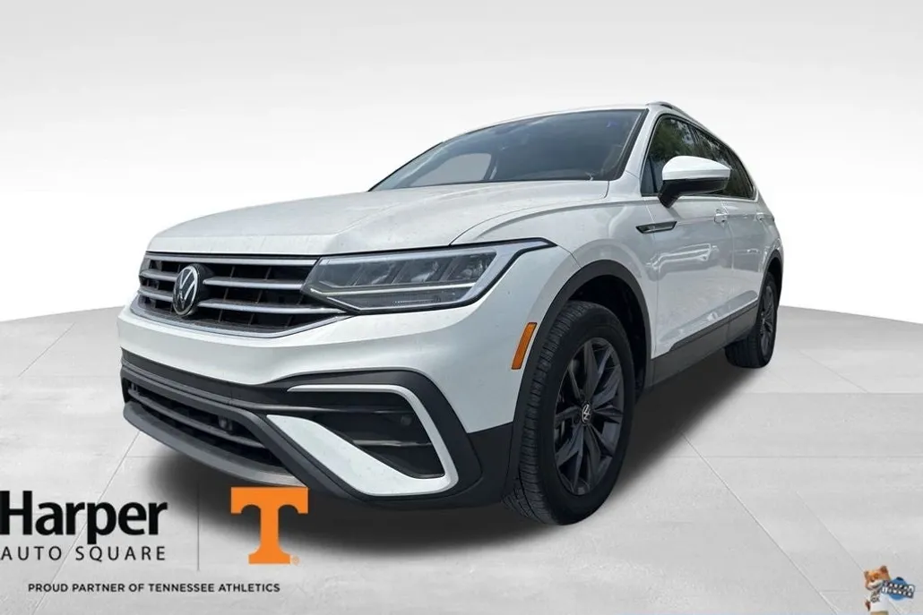 2023 Volkswagen Tiguan SE photo 1