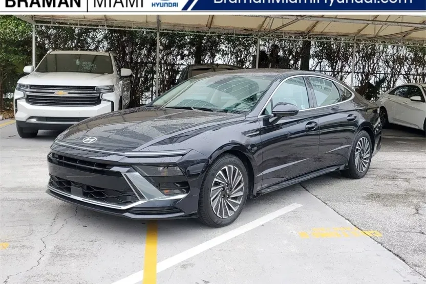 2025 Hyundai Sonata Hybrid SEL photo 1
