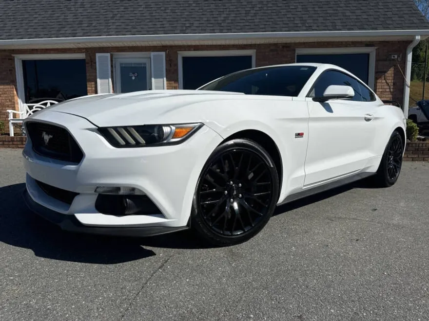 2017 Ford Mustang GT photo 1