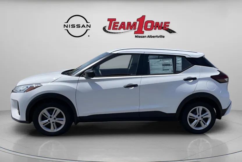 2025 Nissan Kicks Play S photo 1