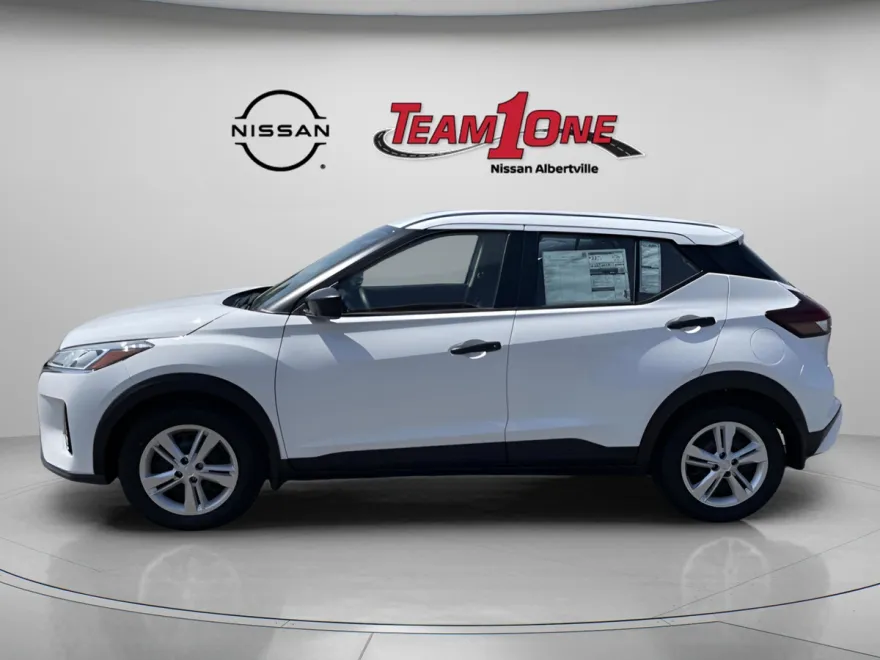 2025 Nissan Kicks Play S photo 1
