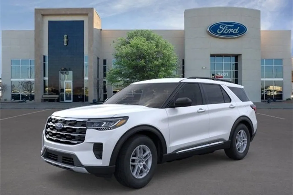 2025 Ford Explorer photo 1