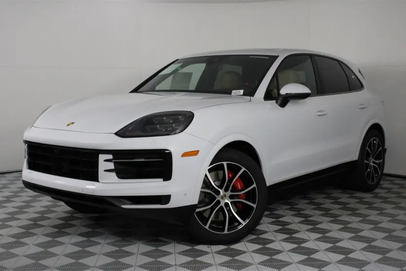 2025 Porsche Cayenne S photo 1