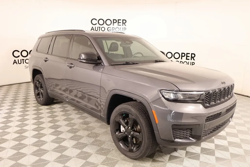 2022 Jeep Grand Cherokee Altitude photo 1